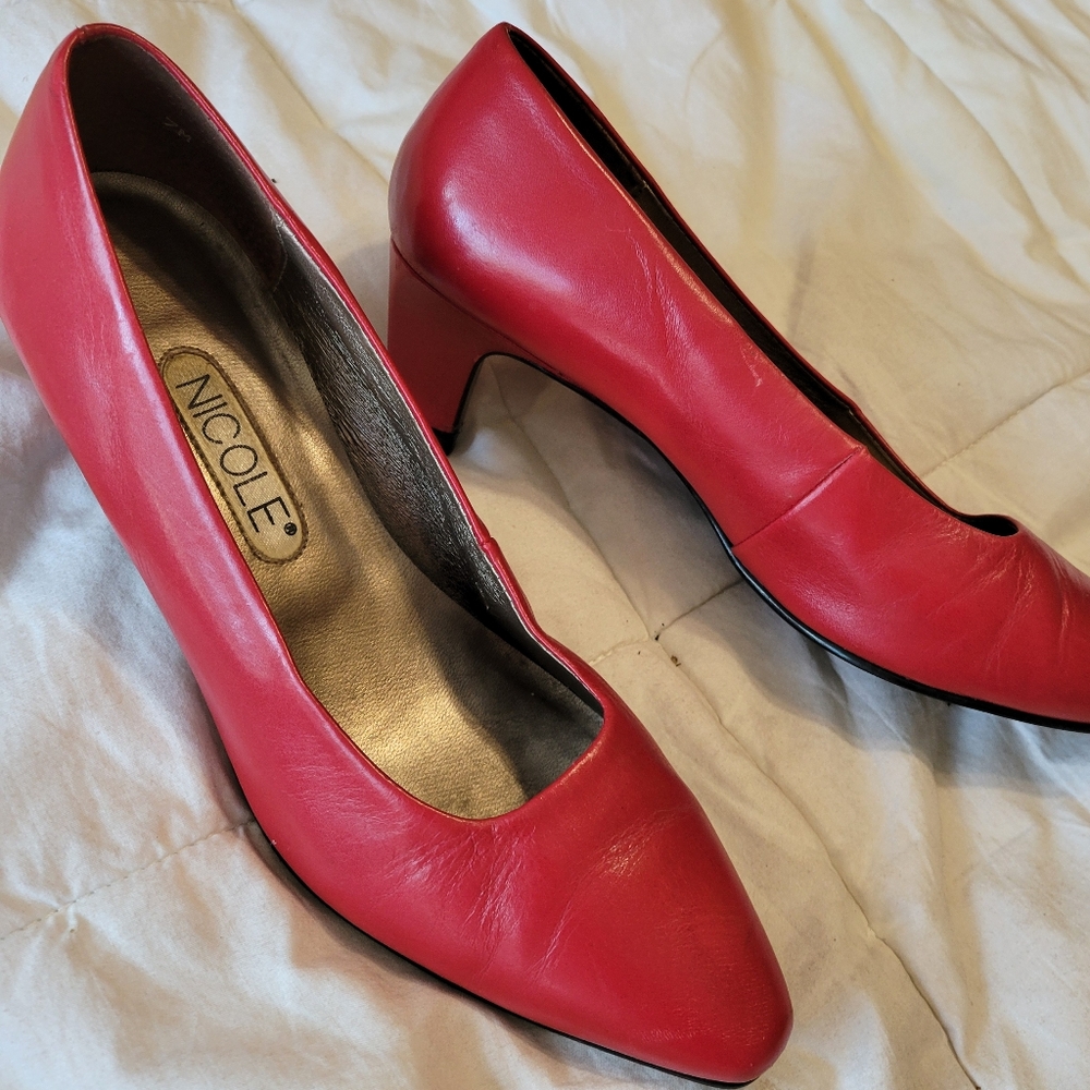 Nicole vintage Womens Red leather classic 2 inch heels Pumps Size 7M - Picture 14 of 16